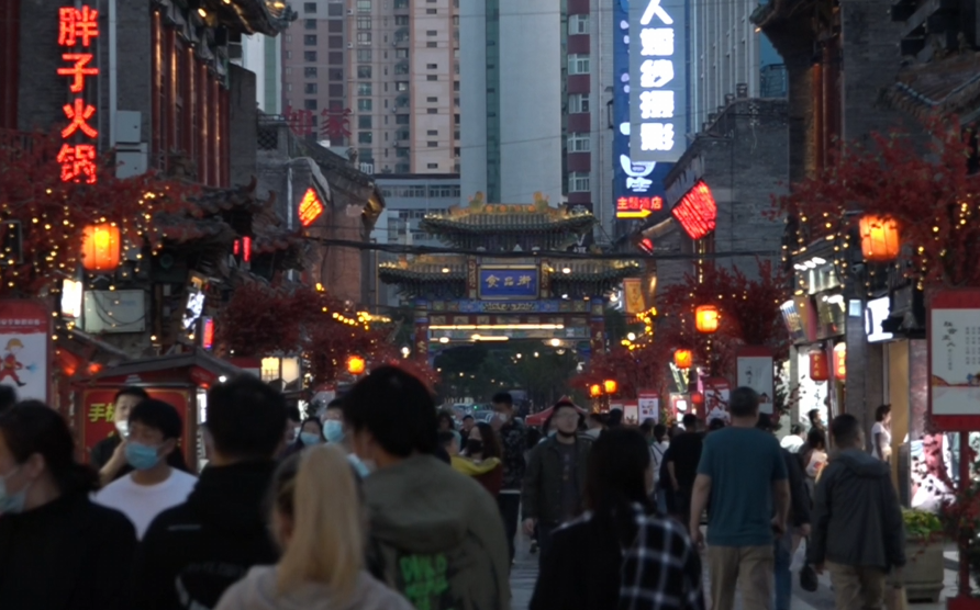 仲夏夜，老夜市焕发新活力